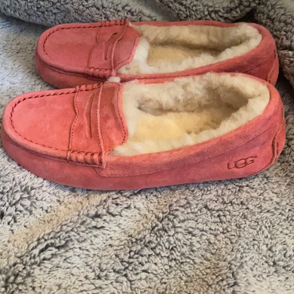 Woman Pink Ugg Slippers Size 7